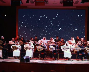 organized the musical concert “Oud Night” with the participation of 20 oud players from the academy’s students and under the supervision of Oud teacher Amal Ahmed Mina, on the stage of the Fujairah Chamber of Commerce and Industry.