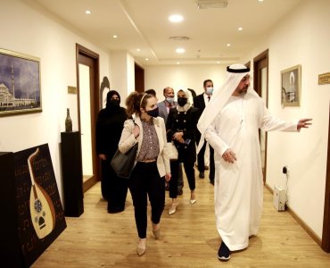 A delegation from the American Consulate reviews the activities of the Fujairah Fine Arts Academy