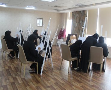 The SJAYA Girls Center in Kalba and Khorfakkan organized a workshop in the arts of music and visual arts in collaboration with the Fujairah Academy of Fine Arts