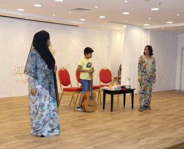 Fujairah Fine Arts organizes an impromptu theatrical performanc