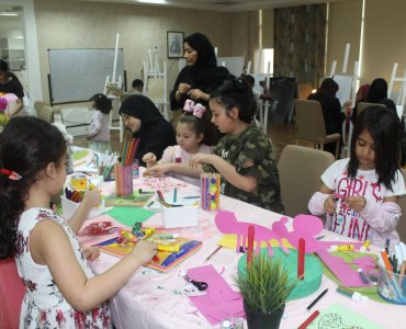 Fujairah  Fine Arts Academy organized a manual workshop in the drawing department under the supervision of Ms. Khulood Al Naqbi