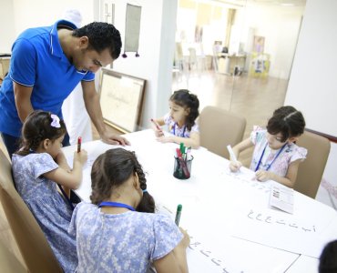 Fujairah Fine Arts  Academy  organizes workshops for children of Fujairah Municipality employees